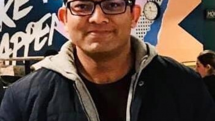 রেস্টুরেন্টের হোস্ট এখন বিশ্বের শীর্ষস্থানীয় প্রতিষ্ঠানের কর্মকর্তা