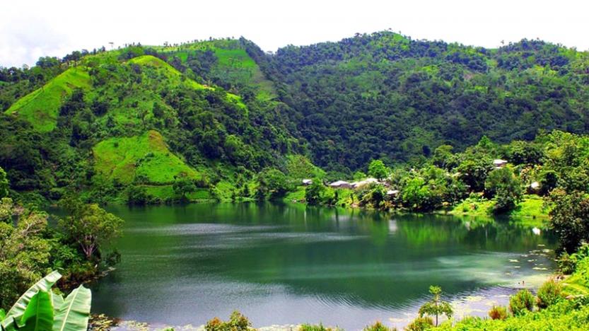 পাহাড় ও প্রকৃতির অপরূপ দৃশ্য