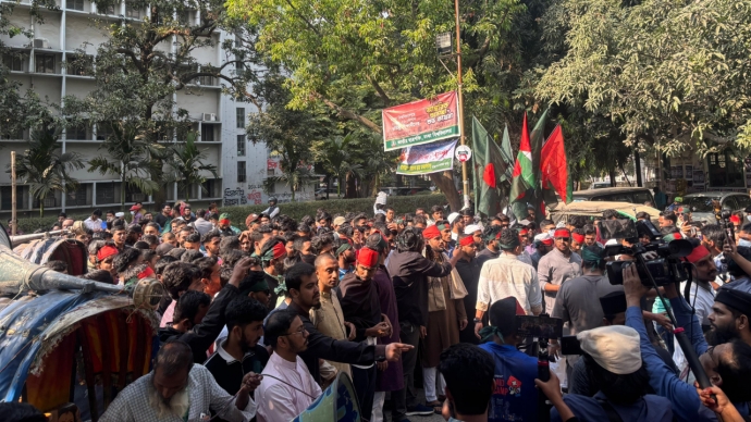 স্বরাষ্ট্র উপদেষ্টার কার্যালয় অভিমুখে ডাকসুর মার্চ
