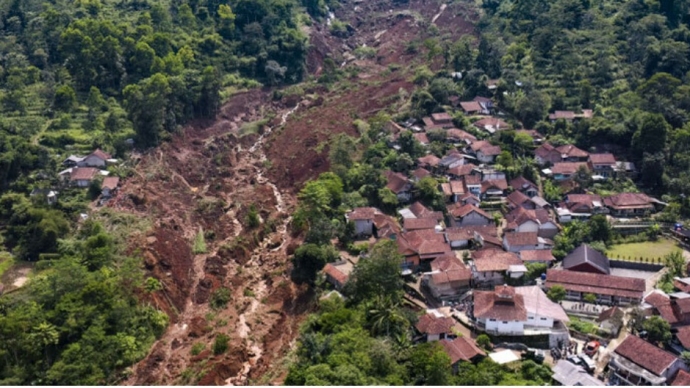 ইন্দোনেশিয়ায় ভূমিধসে নিহত ৭, নিখোঁজ অর্ধশতাধিক