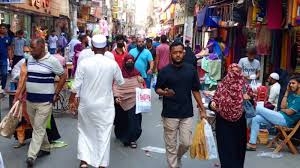 ঈদের খুশি কিনতে নিম্নবিত্তদের সামর্থ্যের সঙ্গে যুদ্ধ