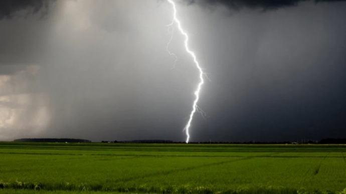 বজ্রাঘাতে একদিনে ১৪ জনের মৃত্যু, ৭ জেলায় শোকের ছায়া