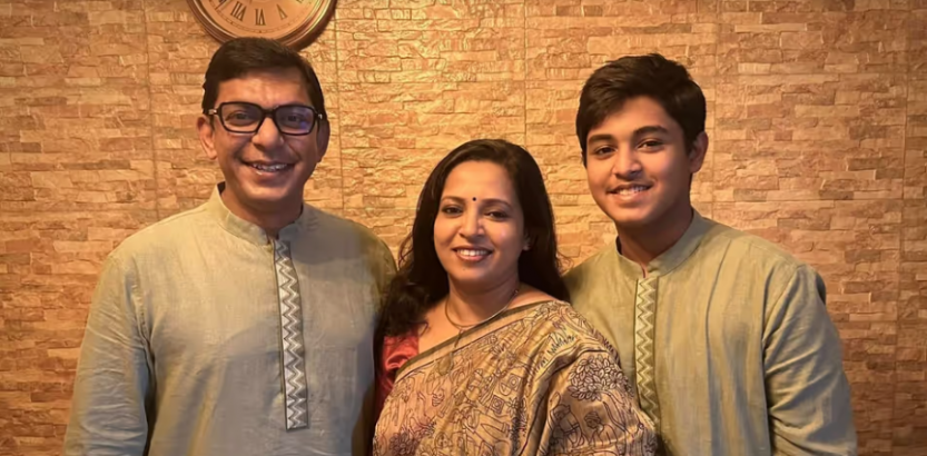 স্ত্রী-সন্তানের সঙ্গে অভিনেতা চঞ্চল চৌধুরী
