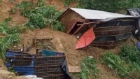 রোহিঙ্গা ক্যাম্পে পাহাড় ধসে ৫ শিক্ষার্থীর মৃত্যু
