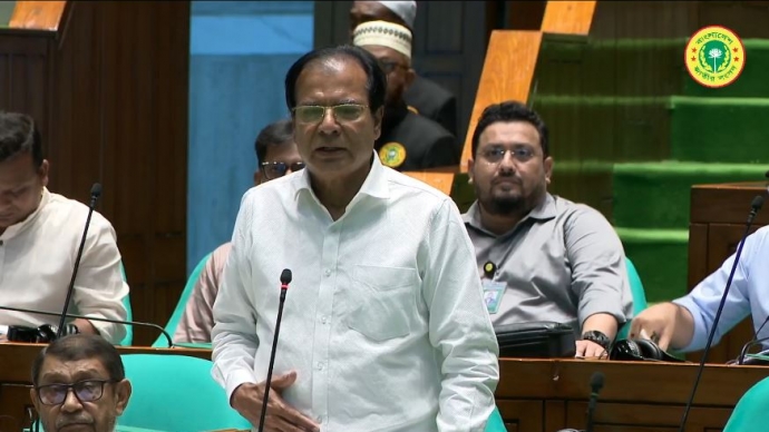 পাহাড়ে ঝুঁকিপূর্ণভাবে বসবাসকারীদের বাড়ি তৈরি করে দেবে সরকার: সংসদে ত্রাণমন্ত্রী