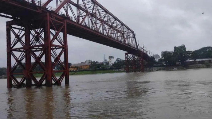 কুশিয়ারার পানি এখনো বিপৎসীমার ওপরে: শঙ্কায় নদী তীরের বাসিন্দারা