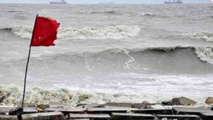 উত্তর বঙ্গোপসাগরে লঘুচাপ: সমুদ্রবন্দরে সতর্কতা