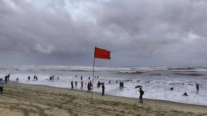 উপকূলে ঝোড়ো হাওয়ার শঙ্কা