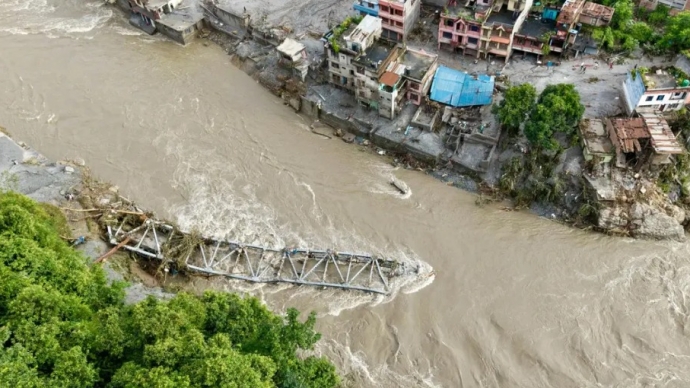 নেপালের নতুন আকস্মিক বন্যার ঝুঁকি কমেছে: ফের শুরু উদ্ধার অভিযান