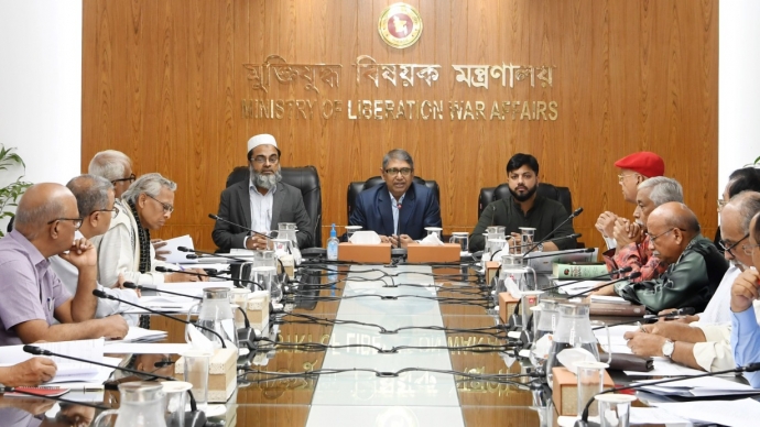 ‘মুক্তিযুদ্ধের ইতিহাসকে কলঙ্কমুক্ত করতে চাই’: আহমেদ আযম খান