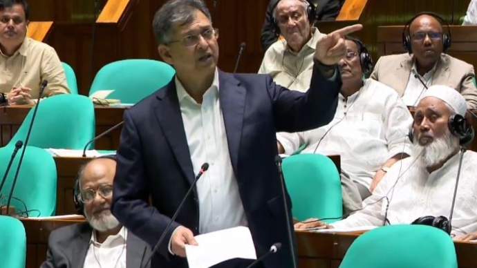 জ্বালানি ও গ্যাস সংকটের মূলে বিগত সরকারের ভুল নীতি ও দুর্নীতি: সংসদে স্বরাষ্ট্রমন্ত্রী